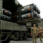 سرگی لاوروف ، وزیر خارجه روسیه ، گفته که امکان دارد جنگ اوکراین به استفاده از سلاح اتمی بکشد ، با این حال درباره چشم‌انداز توافق صلح با خوشبینی اظهار نظر کرد .